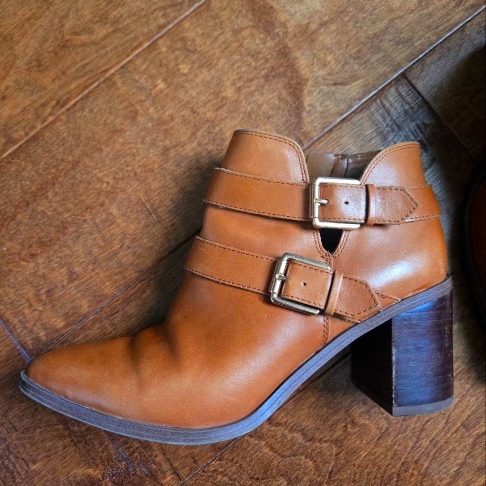 Camel booties